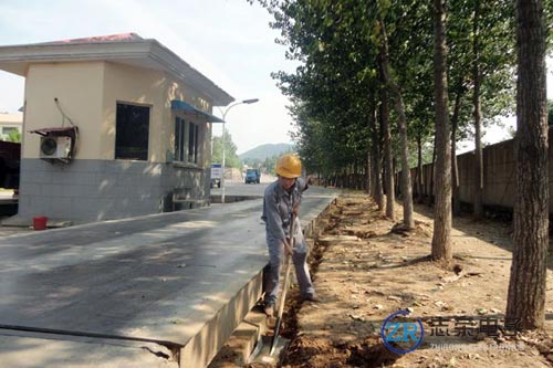 4月28日祝贺中标陕西少华建造工程矿山用100吨地磅(尺寸3x16米)