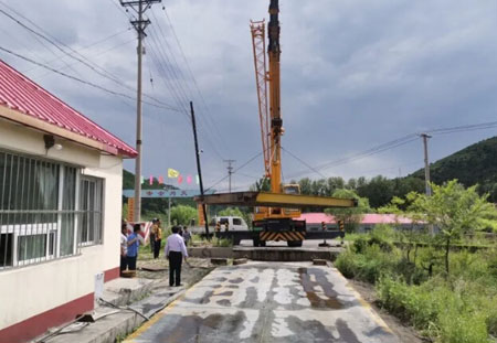 地磅秤修复工作现场