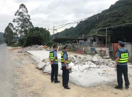国道边安装一台地磅被叫停拆除 并要求还原公路设施